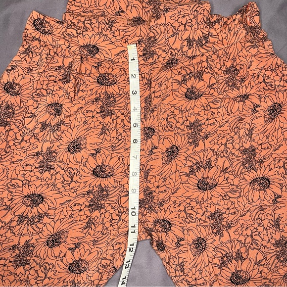 En Creme size medium black & pink capri jumpsuit with crochet straps - Picture 11 of 12